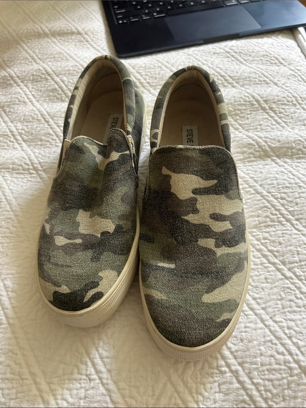 Steve Madden Green Camo Slip-On Sneakers